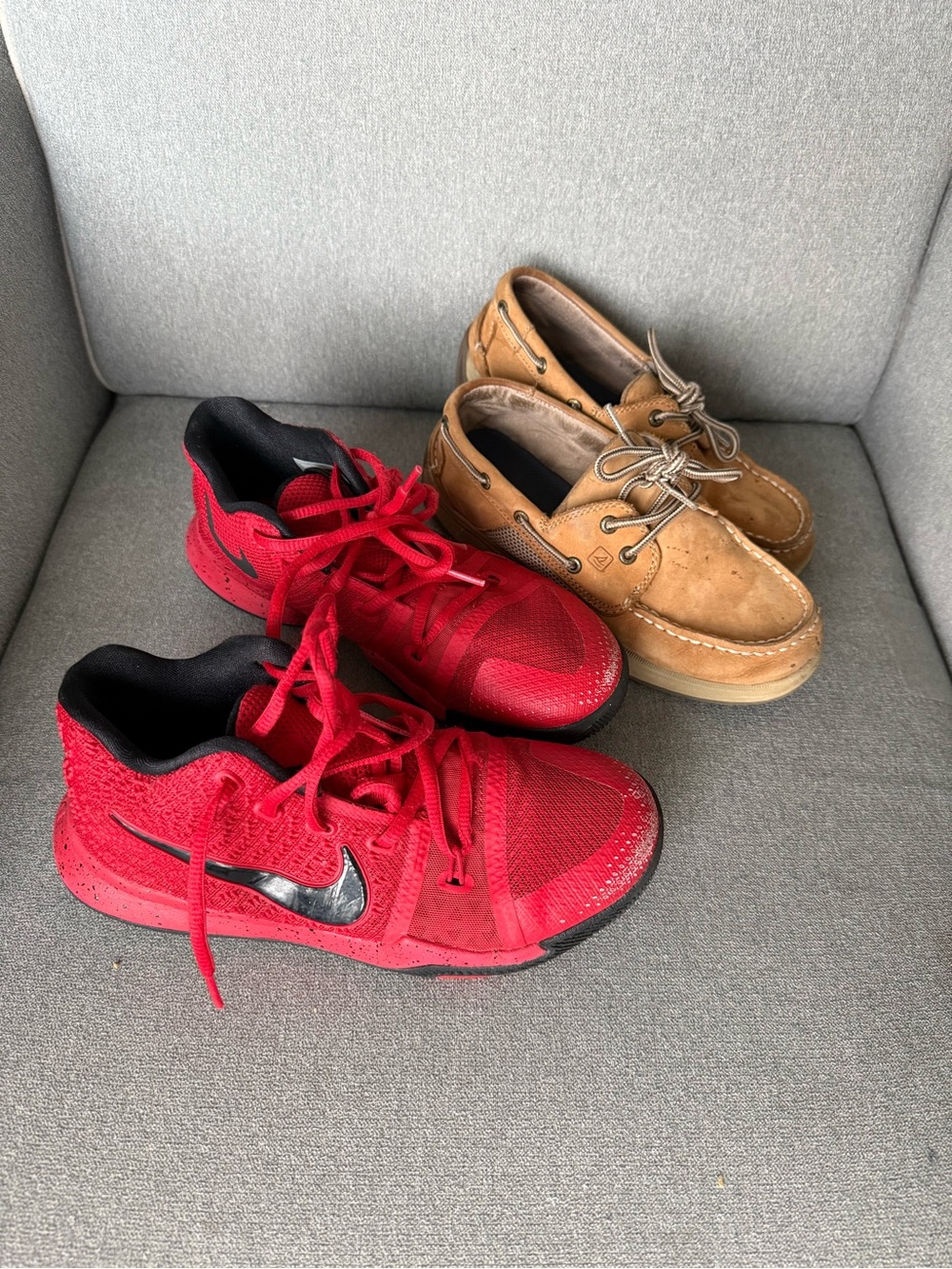 Nike Kyrie 3 GS 'Candy Apple 
Size 3 Boys Basketball Shoes bundle